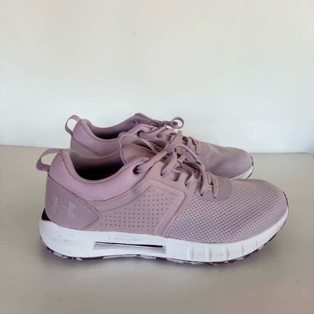 Under Armour Women’s HOVR CTW Sportstyle Sneaker in Light Pink, size 10